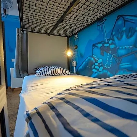 The Madhouse Hostel Prag