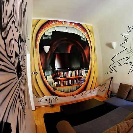 Hostel The Madhouse *